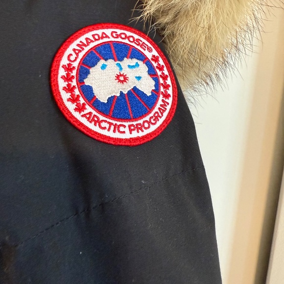 Canada Goose Shelburne Parka – Size Small – Black – Excellent Condition - Picture 4 of 5